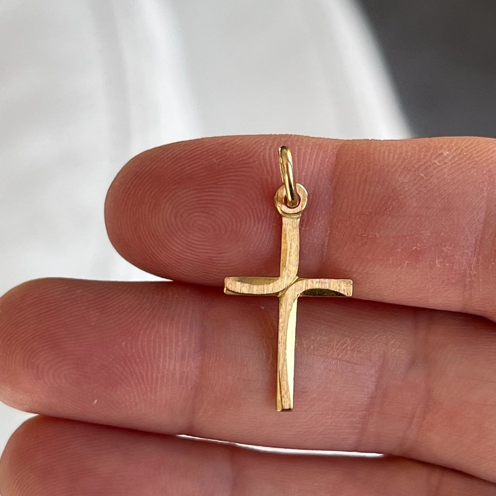4k gold cross pendant charm